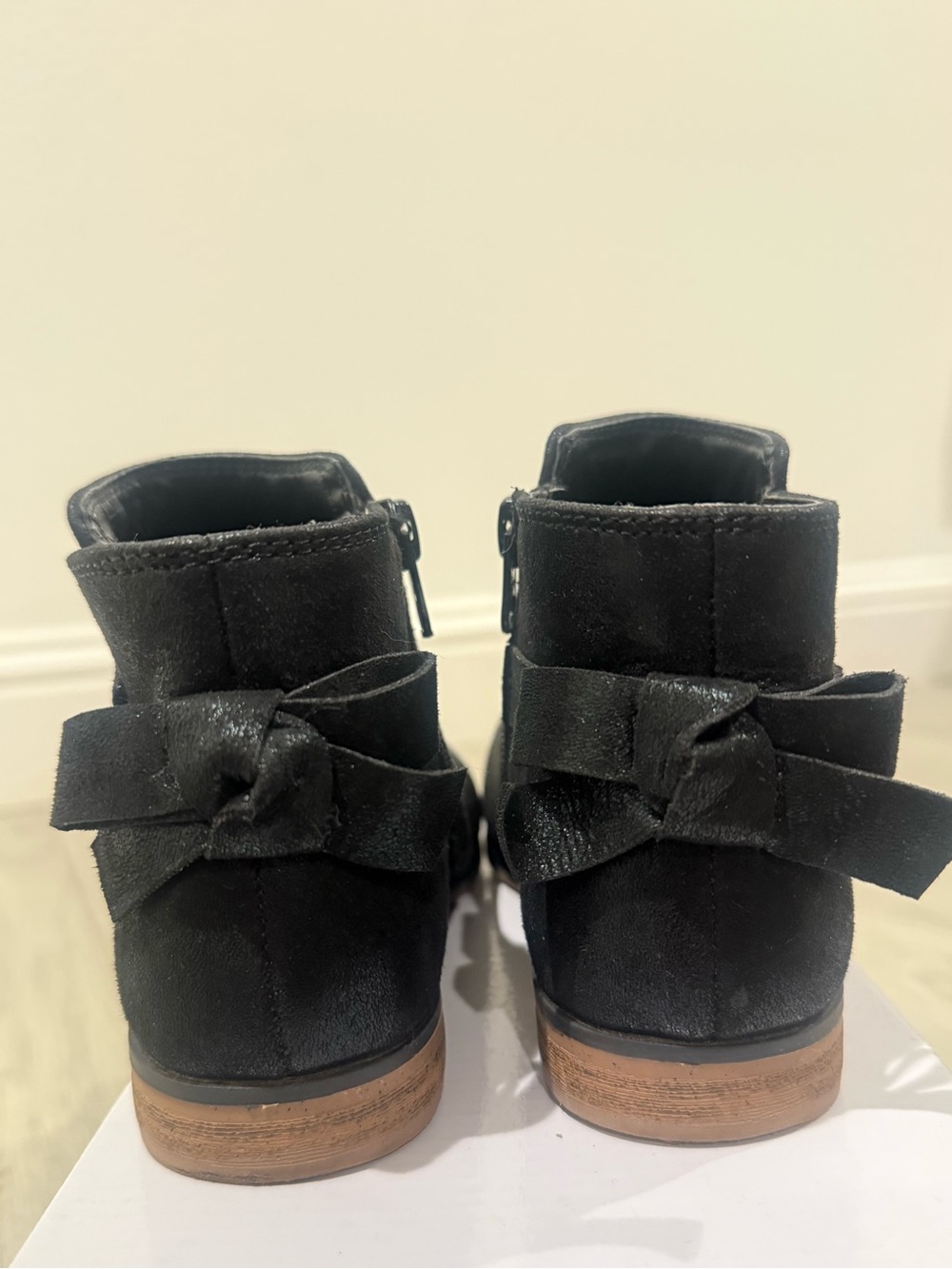 Cat & Jack Black Bow Back-Zip Kids Booties